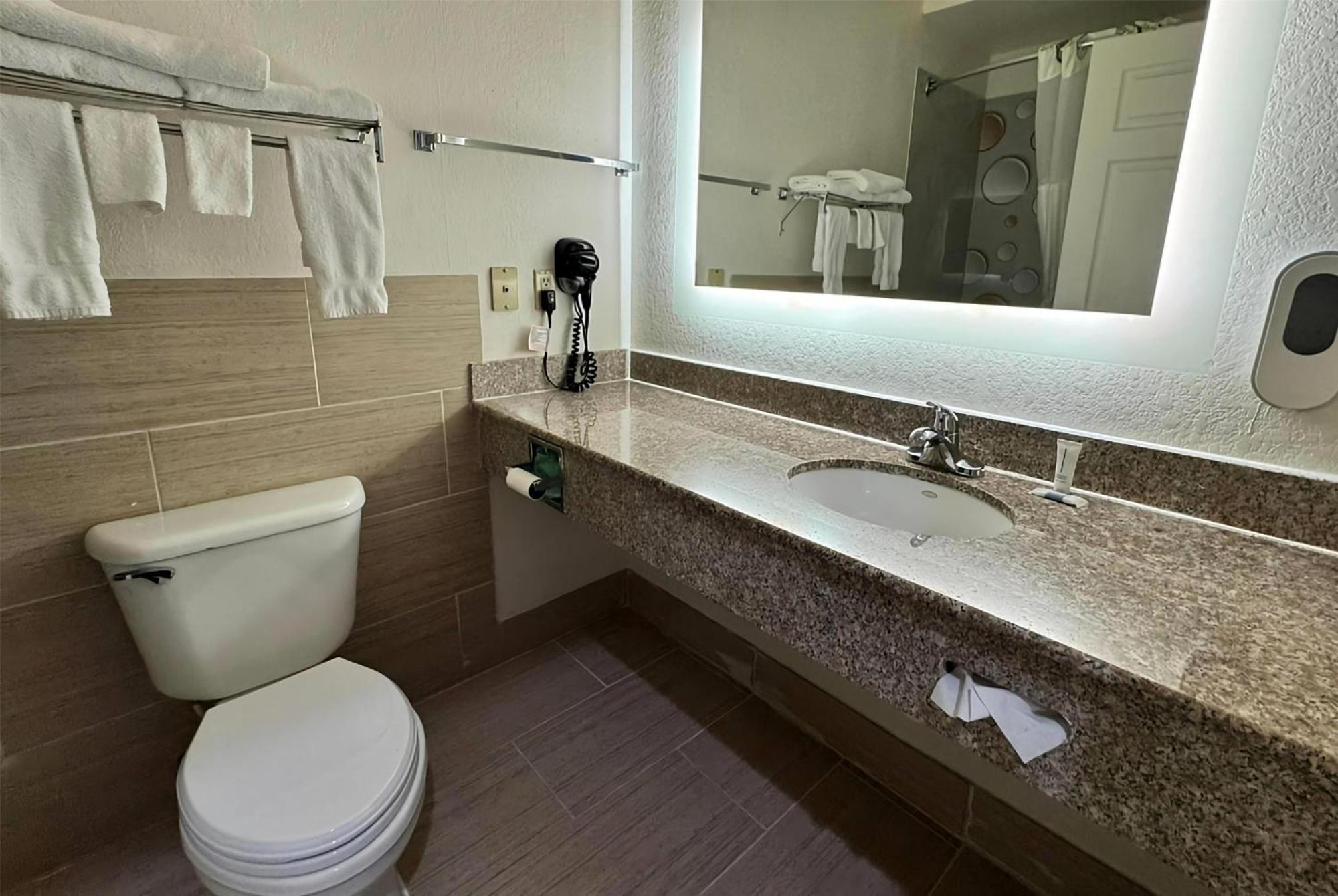 Baymont By Wyndham Texas City Exterior foto